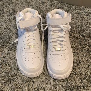 Men's size 10 high top Air Force Ones.